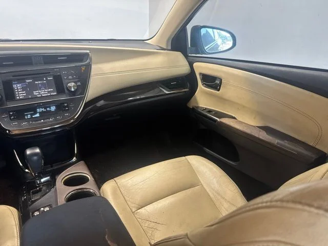 Used 2015 Silver Toyota XLE image 20