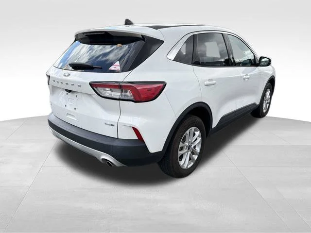 Used 2020 White Ford SE image 4