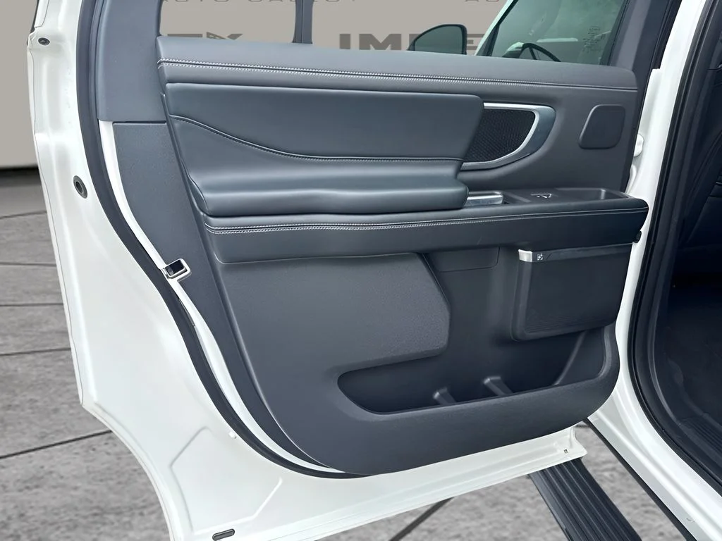 Used 2025 White Ford Platinum image 30