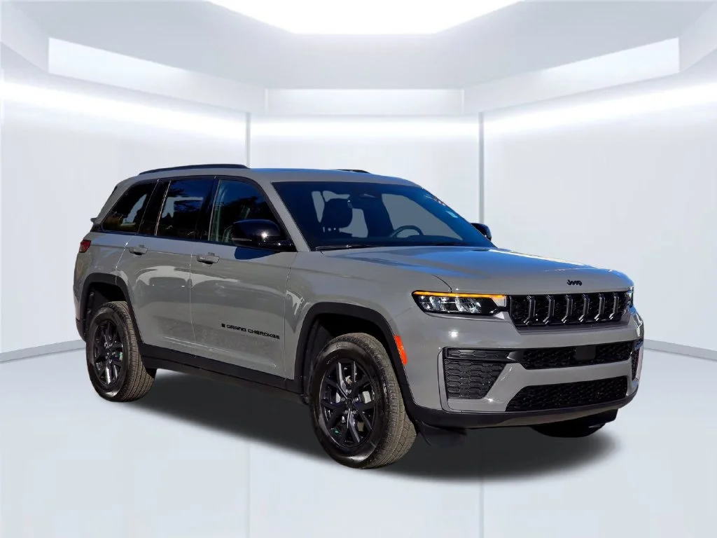 New 2027 Gray Jeep Laredo Altitude image 15