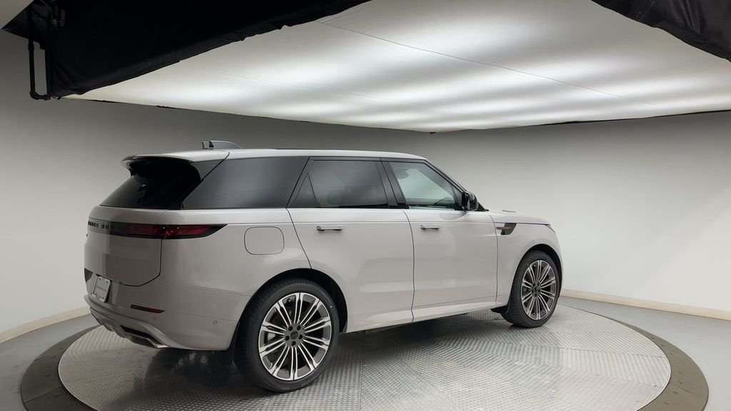 Used 2026 Borasco Grey Metallic Land Rover Dynamic SE image 2