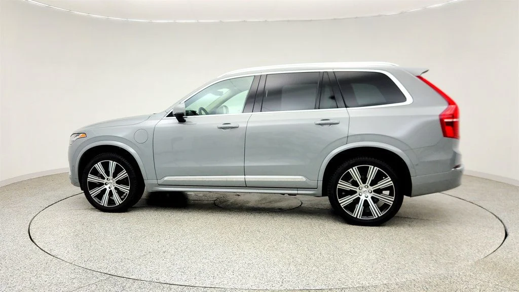 Used 2025 Silver Dawn Metallic Volvo T8 AWD Plus 7-Seater image 8