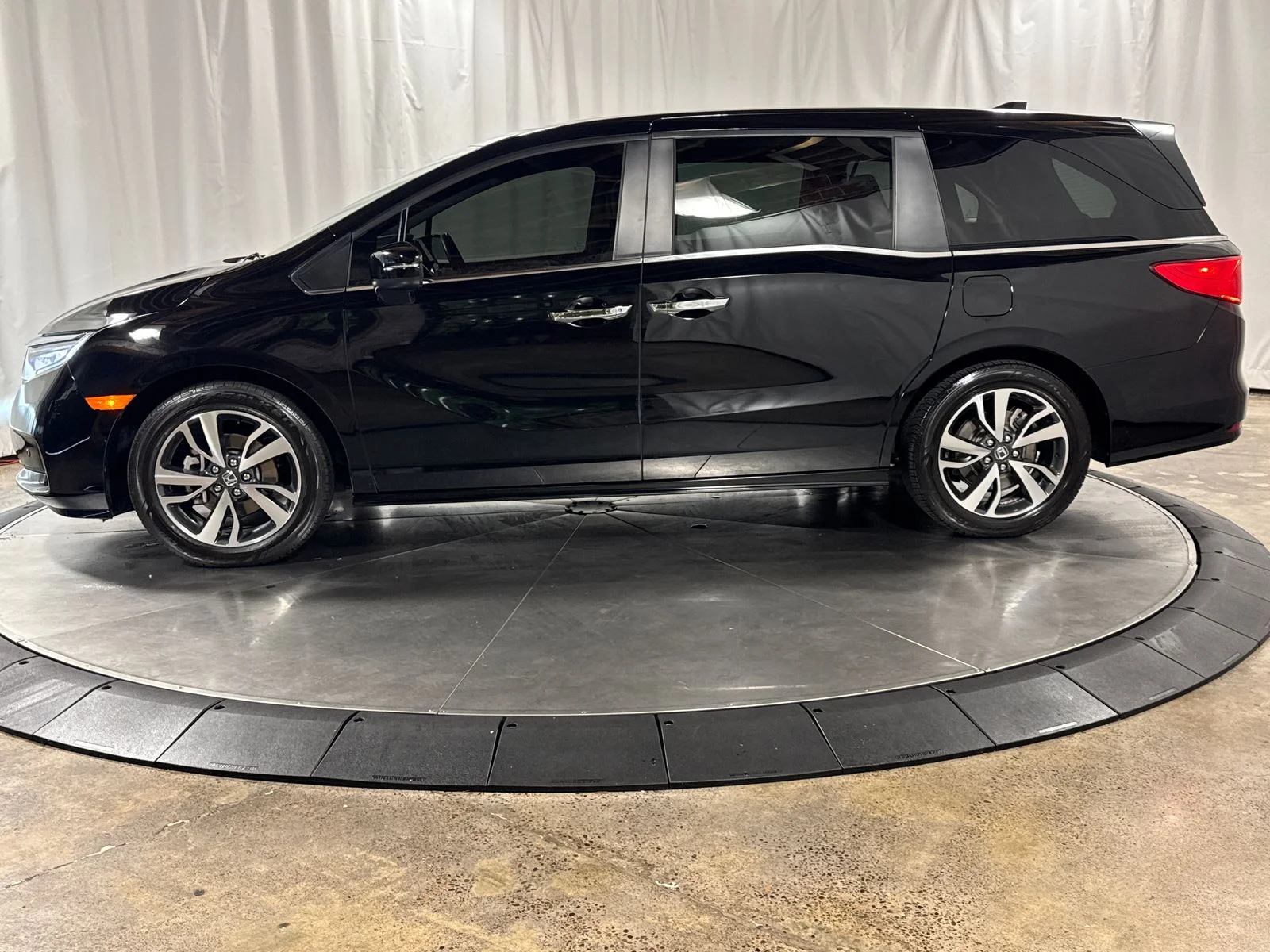 2023 Honda Odyssey Touring - Photo 8