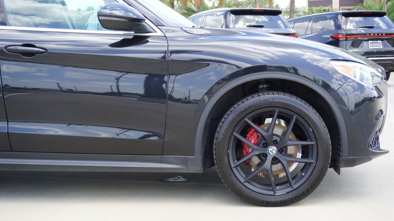 Used 2018 Black Alfa Romeo  image 9