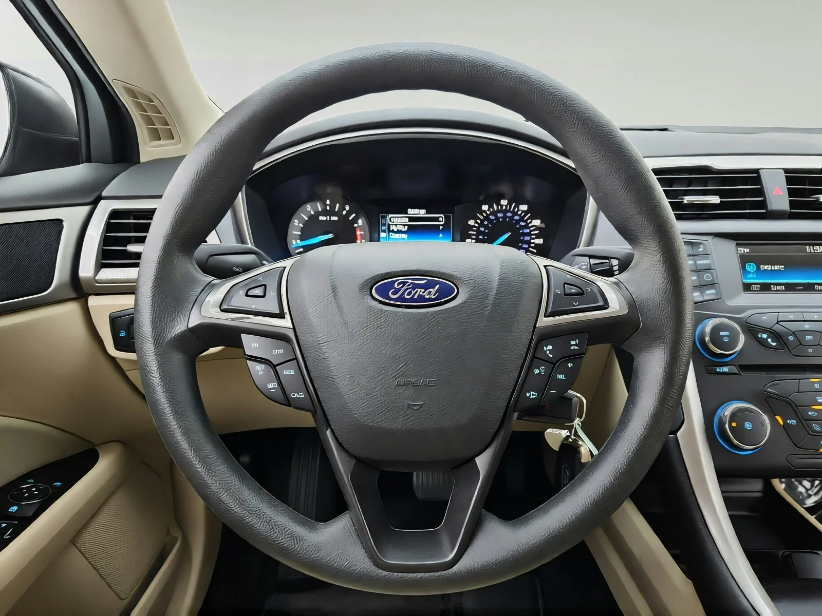 Used 2015 Oxford White Ford SE image 22