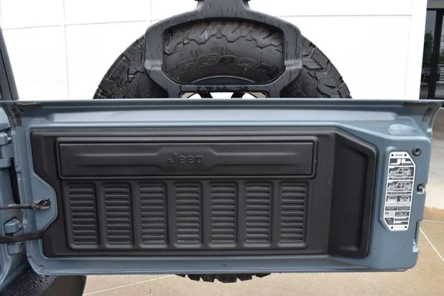 Used 2024 Gray Jeep Rubicon image 14