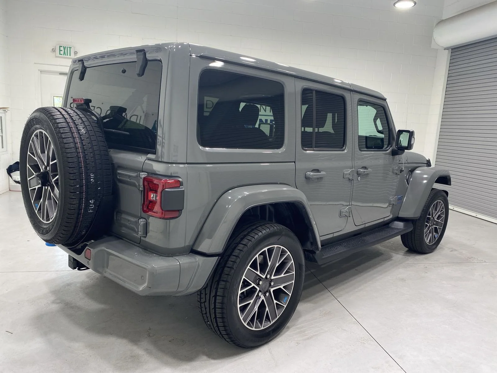 Used 2023 Gray Jeep Sahara 4xe image 8
