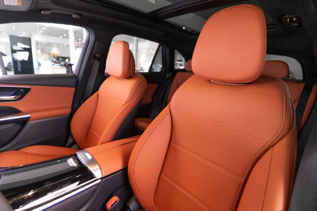 New 2027 Obsidian Black Metallic Mercedes-Benz GLC 300 image 40
