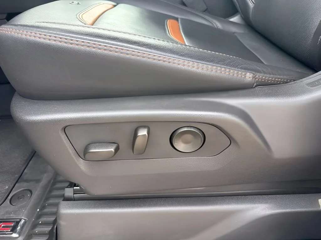 Used 2025 Summit White GMC AT4 image 9