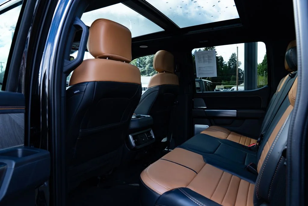 Used 2024  Ford Platinum image 23