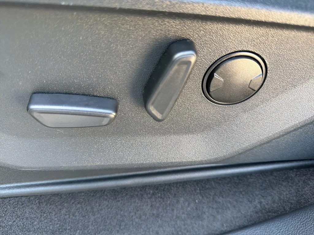 New 2026 Carbonized Gray Metallic Ford XLT image 11