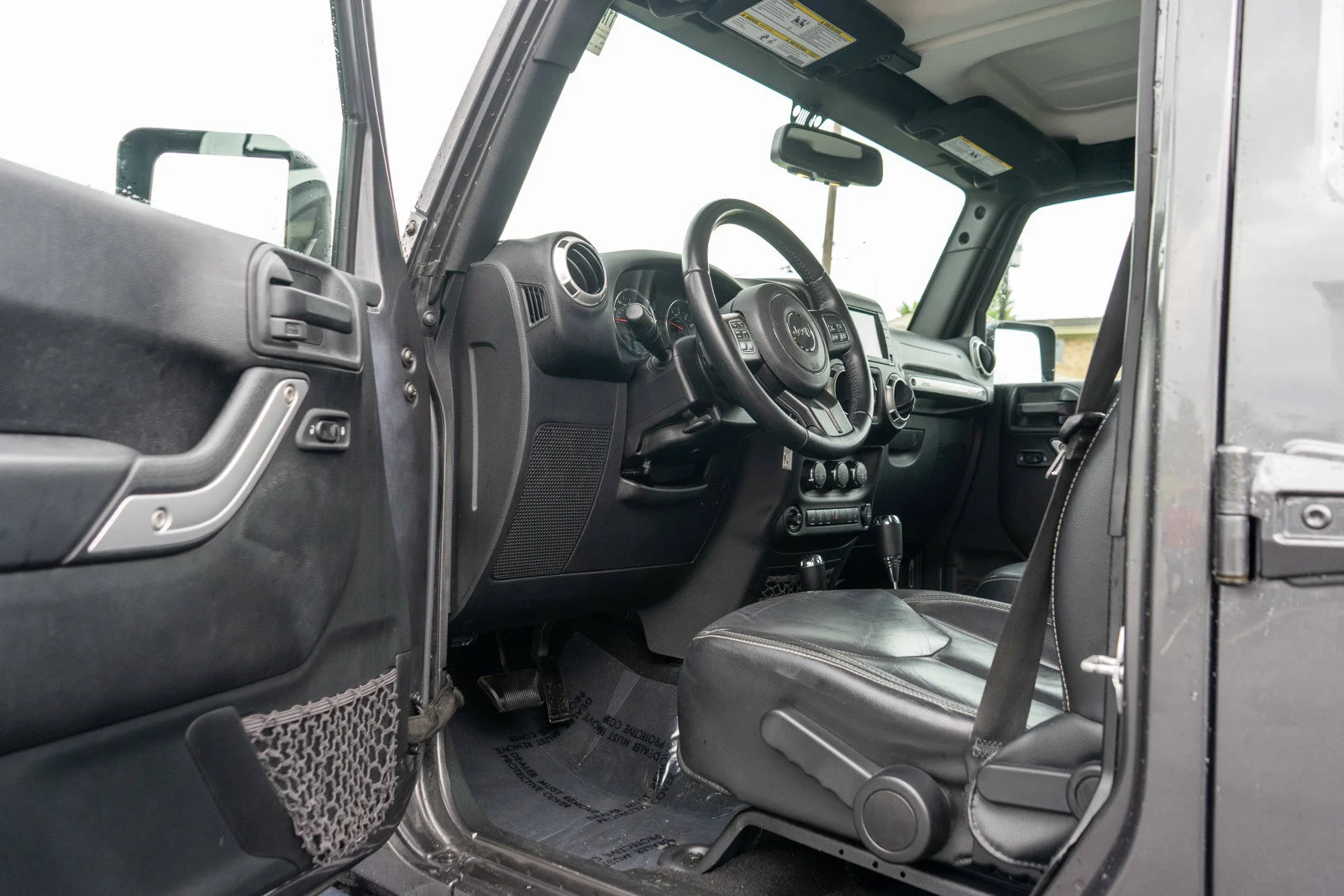 Used 2017 Granite Crystal Metallic Clearcoat Jeep Unlimited Sahara image 13