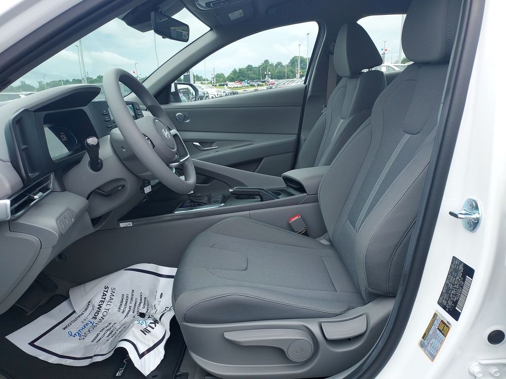 New 2026 White Hyundai SE image 9