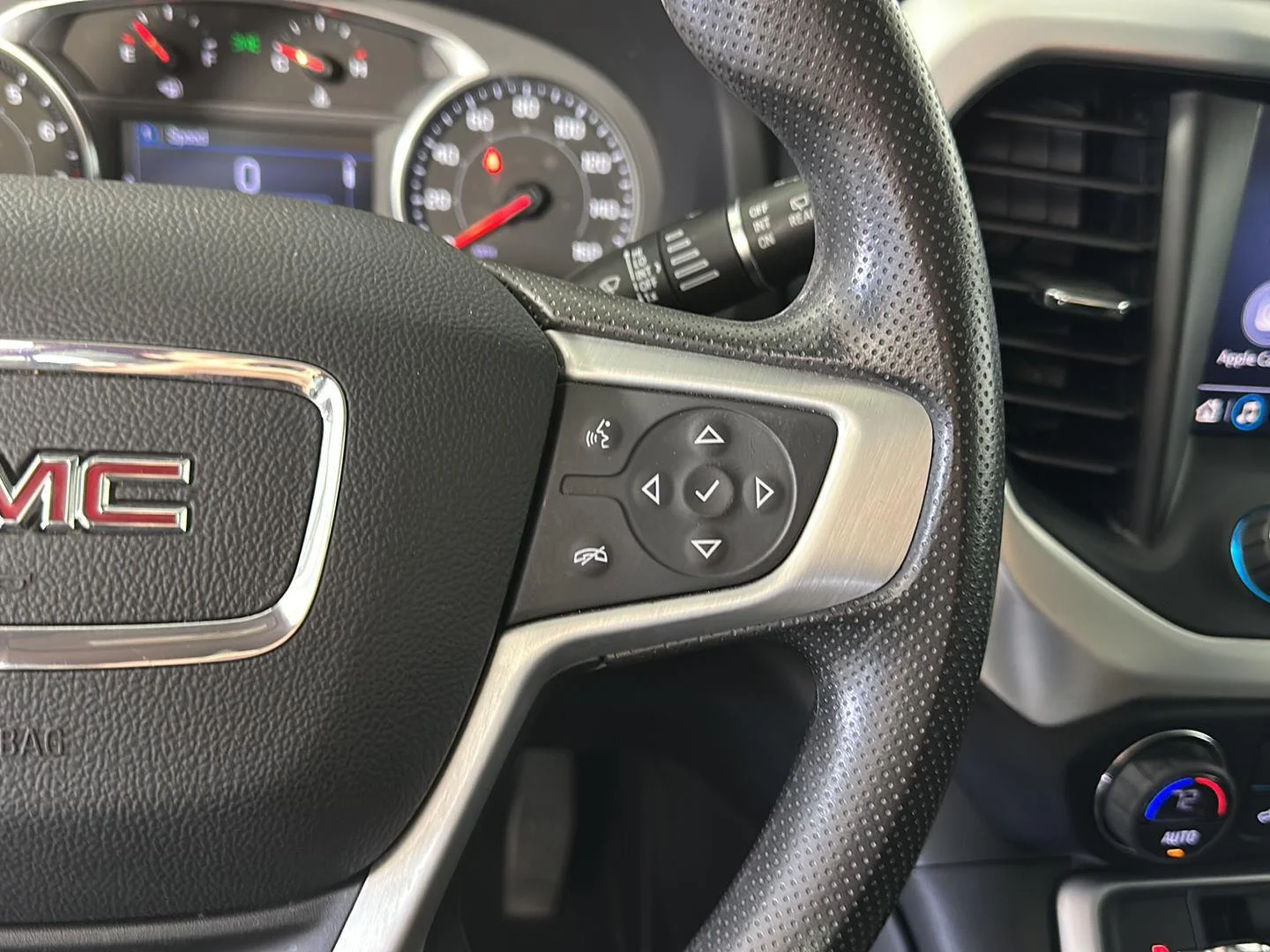 Used 2021 Cayenne Red Tintcoat GMC SLE image 19