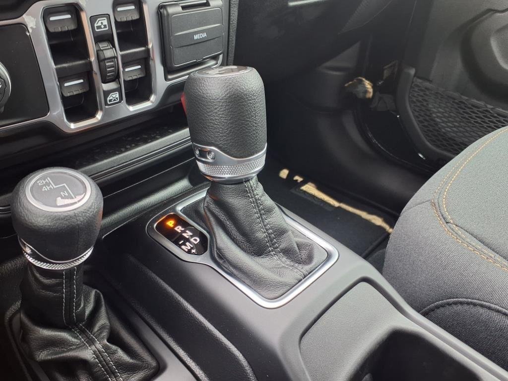Used 2025 Black Clearcoat Jeep Sport S image 12