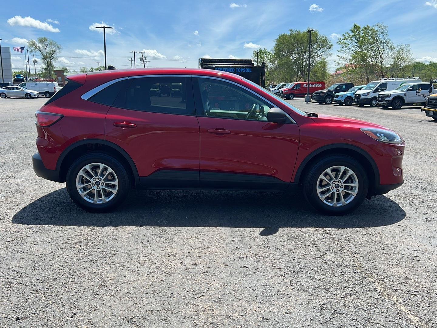 Used 2022 Rapid Red Metallic Tinted Clearcoat Ford SE image 22