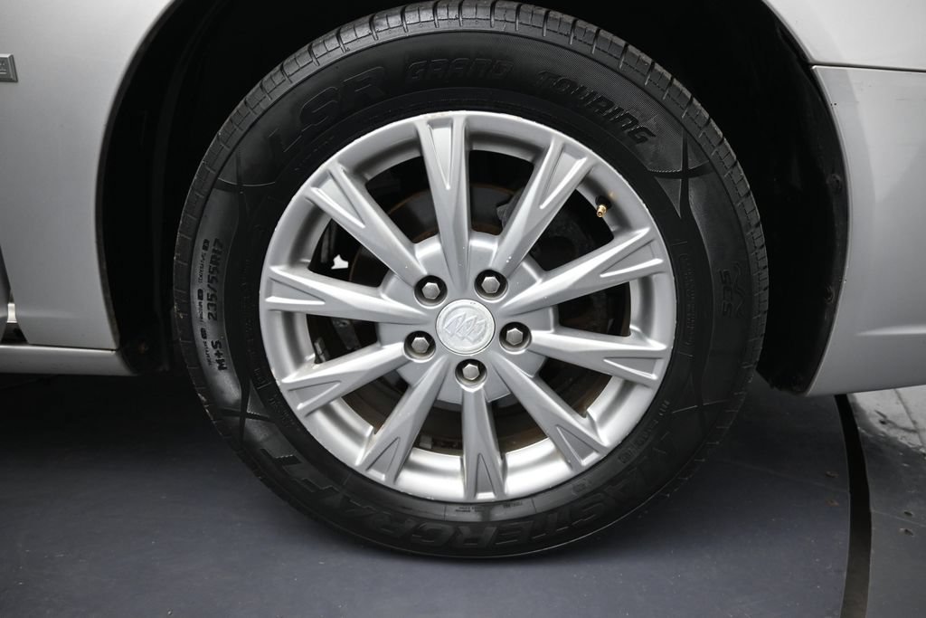 Used 2009 Quicksilver Metallic Buick CX image 33