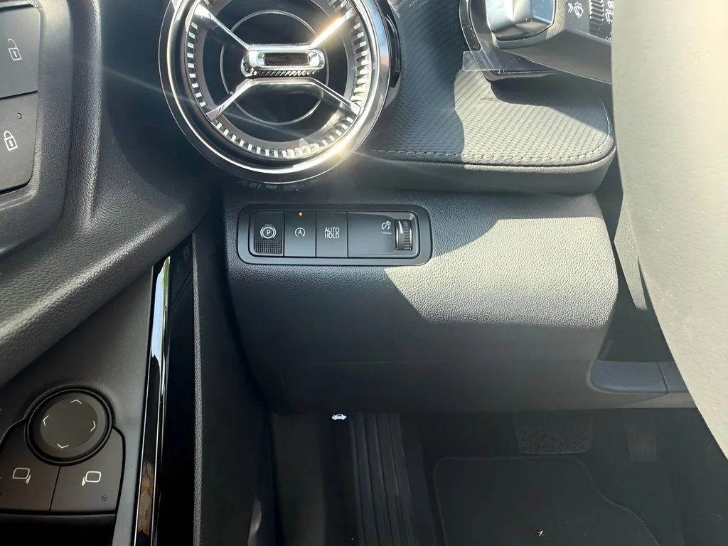 New 2027 White Chevrolet LT image 19