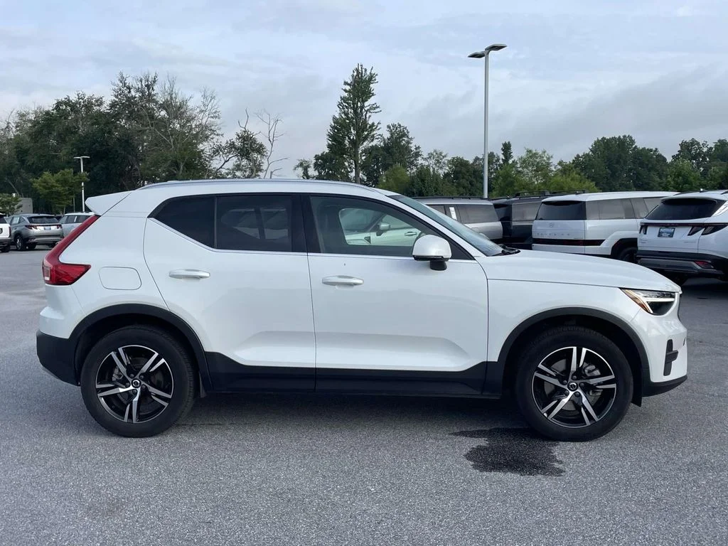 Certified Used 2025 Crystal White Volvo Core image 29