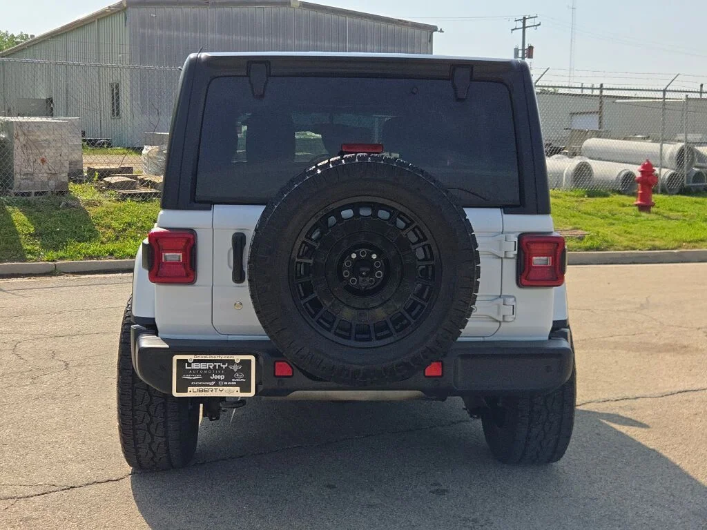 Used 2019 White Jeep Unlimited Sahara image 14