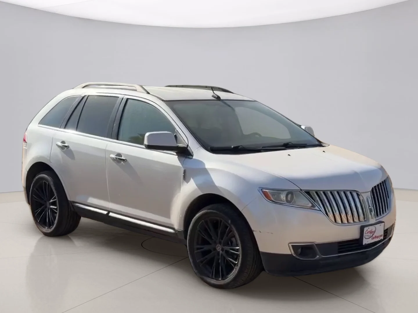 Used 2011 White Lincoln AWD image 7