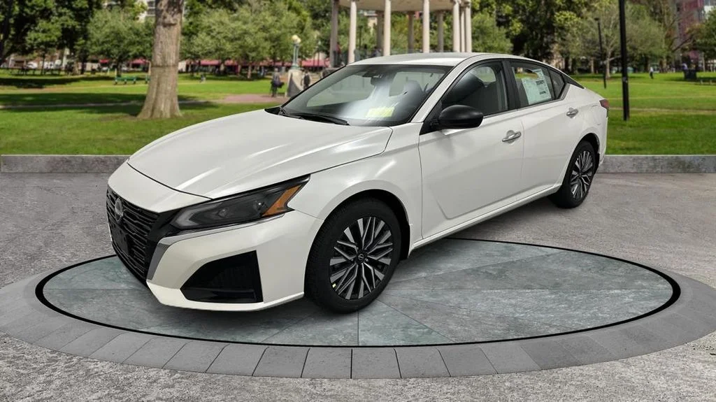 Used 2024 White Nissan 2.5 SV image 1