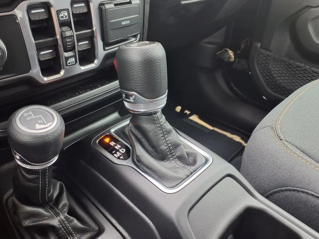 Used 2025 Black Clearcoat Jeep Sport S image 12