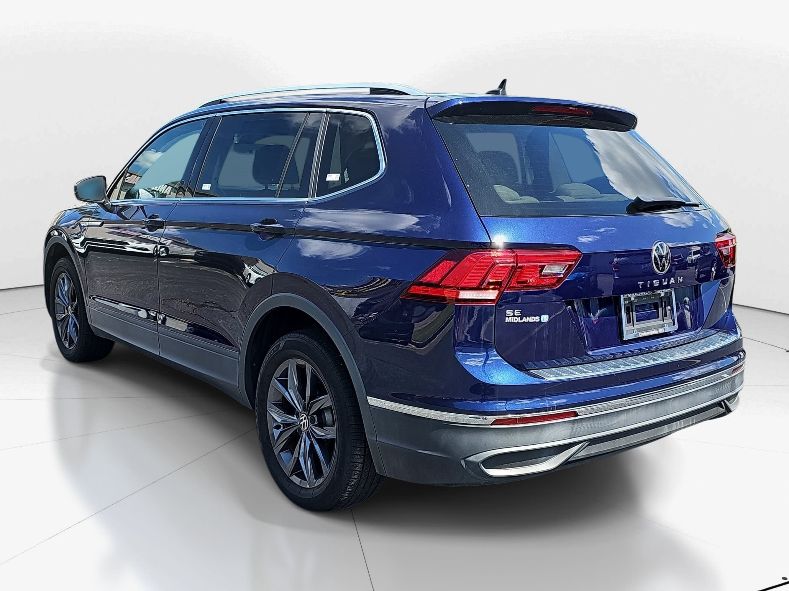 Certified Used 2023 Atlantic Blue Metallic Volkswagen SE image 4