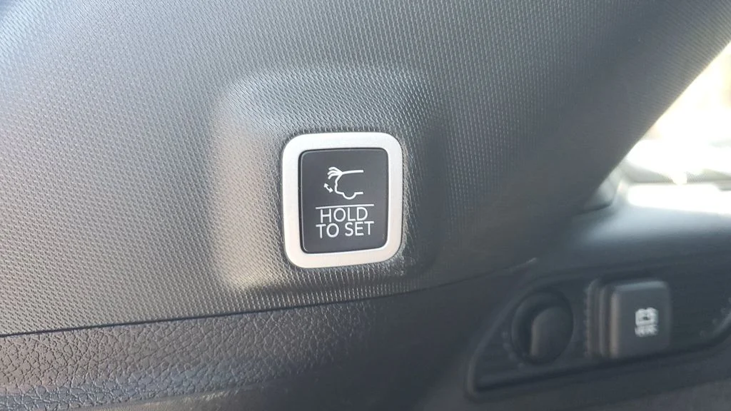 Used 2022 White Jeep Summit Reserve 4xe image 12