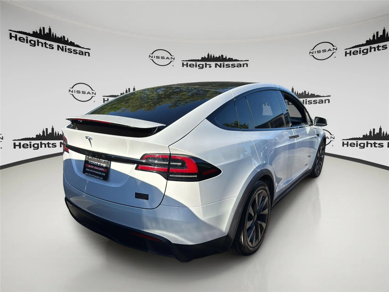 Used 2023 Pearl White Multi-Coat Tesla Plaid image 3