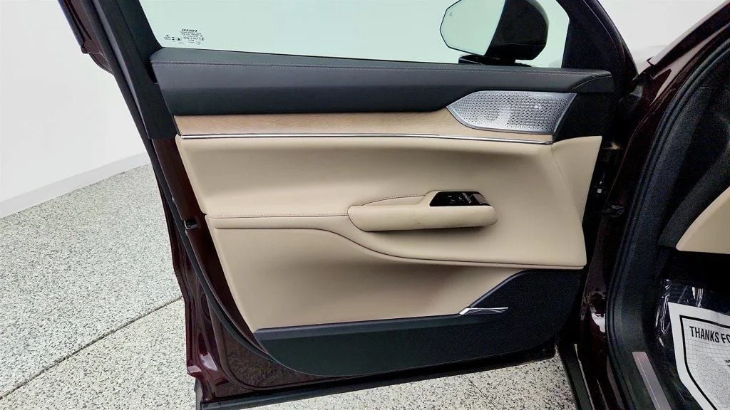 Used 2025 Mulberry Metallic Volvo Twin Motor Performance Ultra 6-Seater w/ Bowers & Wilkins Audio image 11