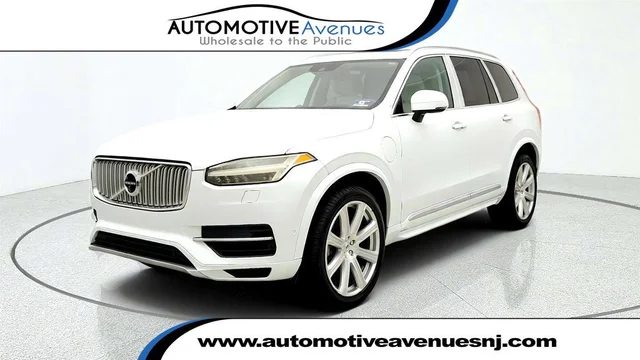 2017 Volvo XC90 T8 eAWD Plug-In Hybrid 7-Passenger Excellence