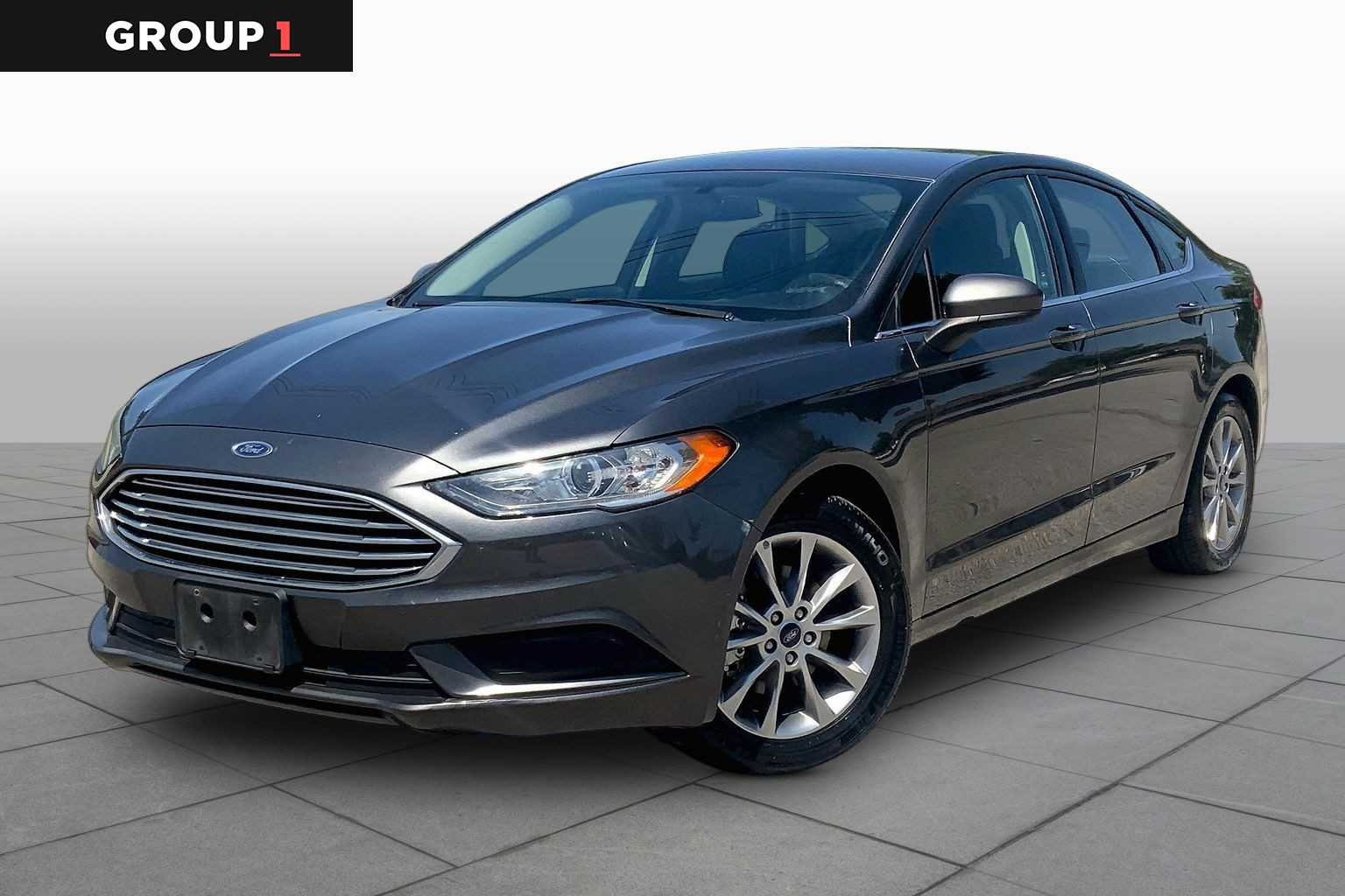 2017 Ford Fusion SE FWD's photo