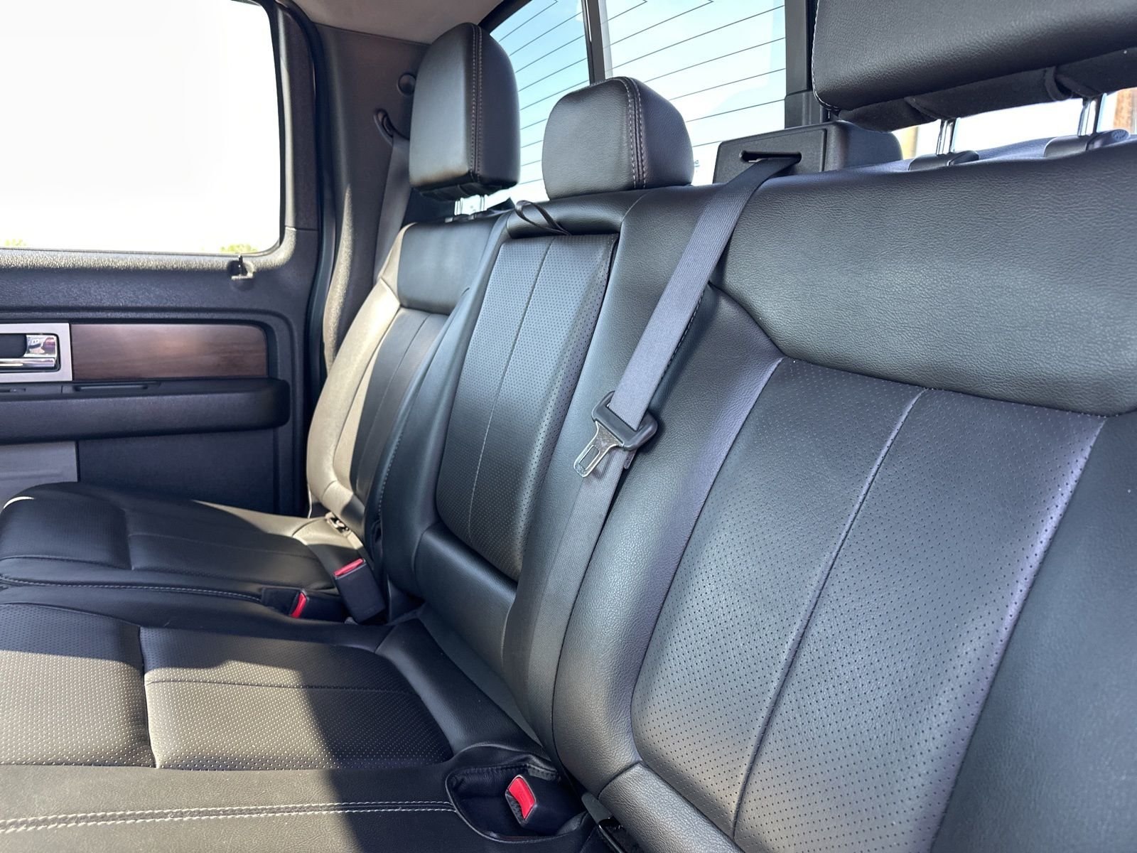 Used 2014 White Ford Lariat image 23