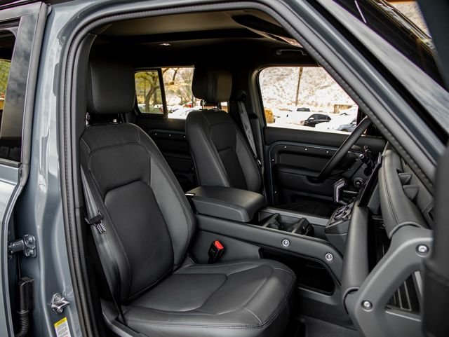 New 2025 Tasman Blue Land Rover S image 27