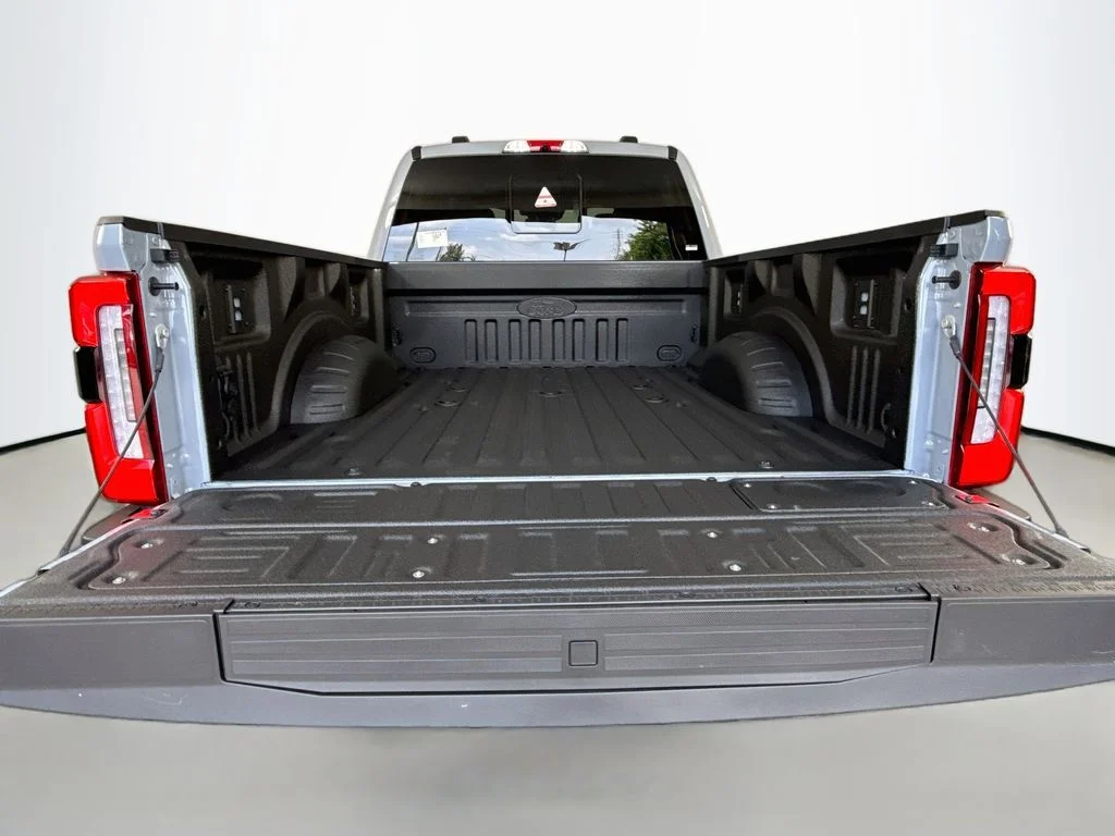 New 2026 Glacier Gray Metallic Tri-Coat Ford F-250® Platinum® image 28