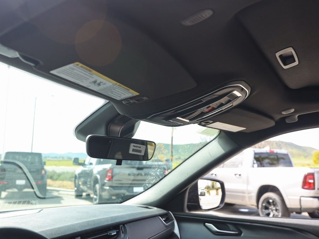 New 2026 Diamond Black Crystal Pearl-Coat Exterior Paint Jeep Laredo X image 12