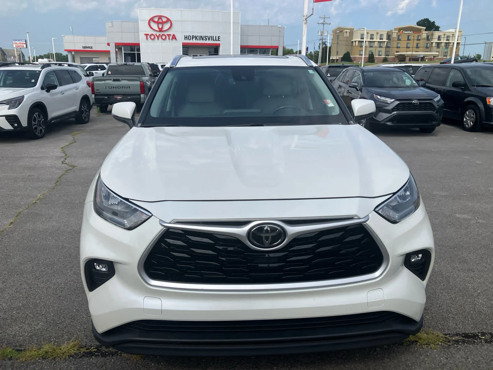 Used 2020 Blizzard Pearl Toyota XLE image 2