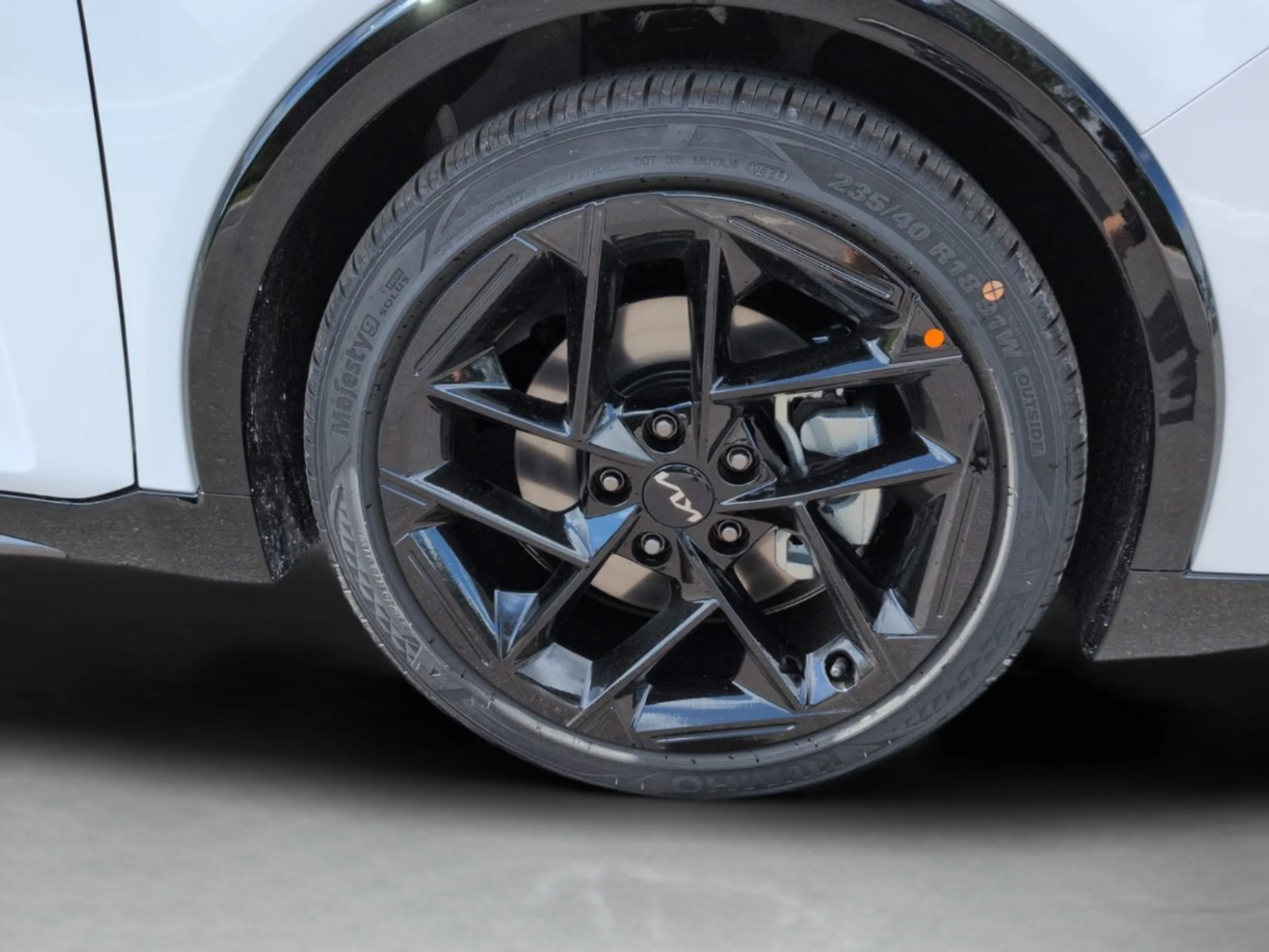 New 2026 Snow White Pearl Kia GT-Line Turbo image 32