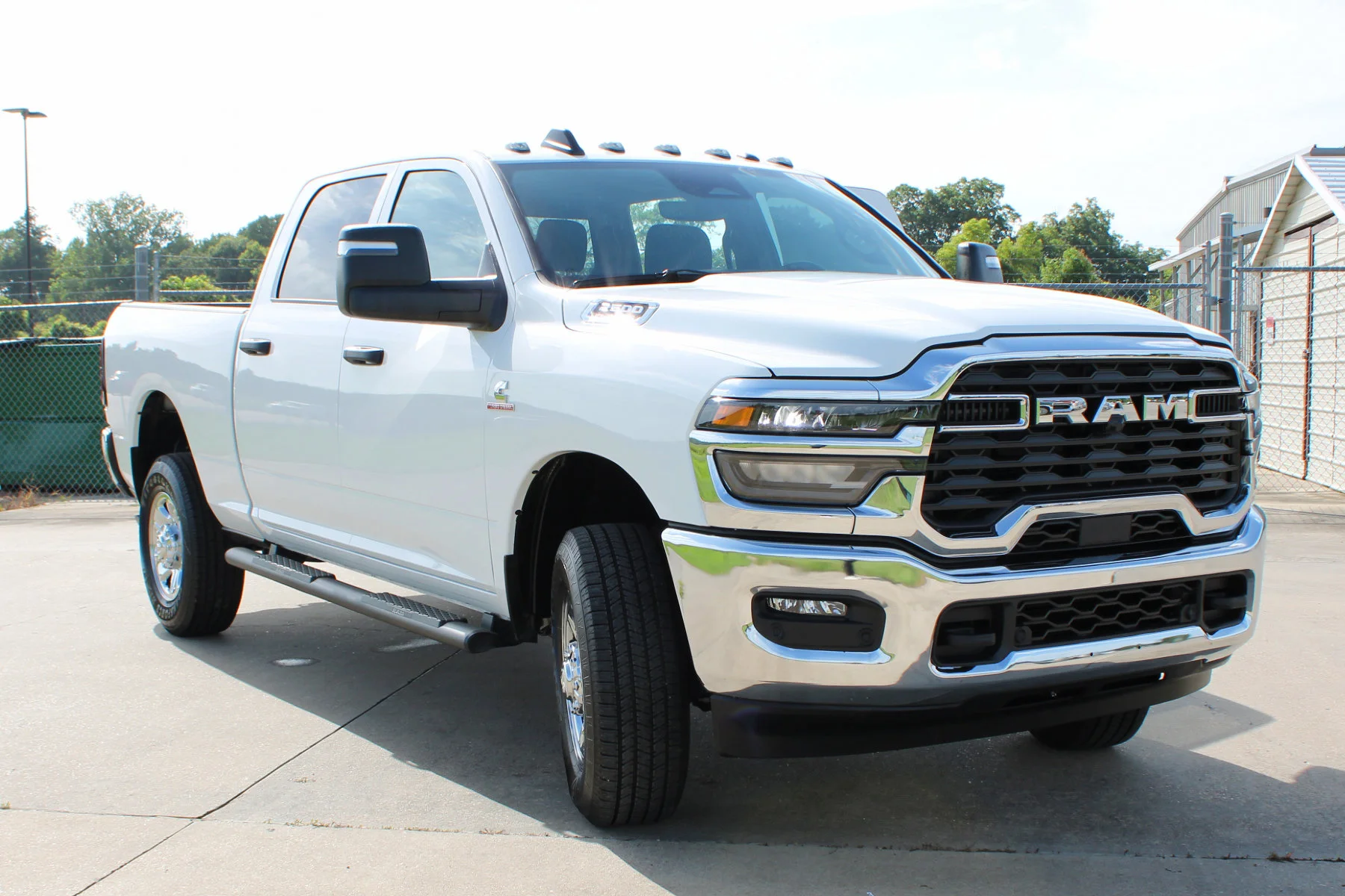 New 2026 Bright White Clear-Coat Exterior Paint RAM Tradesman image 28