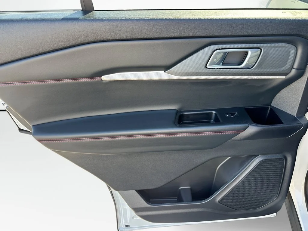 New 2027 Star White Metallic Tri-Coat Ford ST-Line image 19