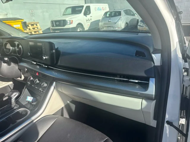 Used 2022 White Kia LXS image 16