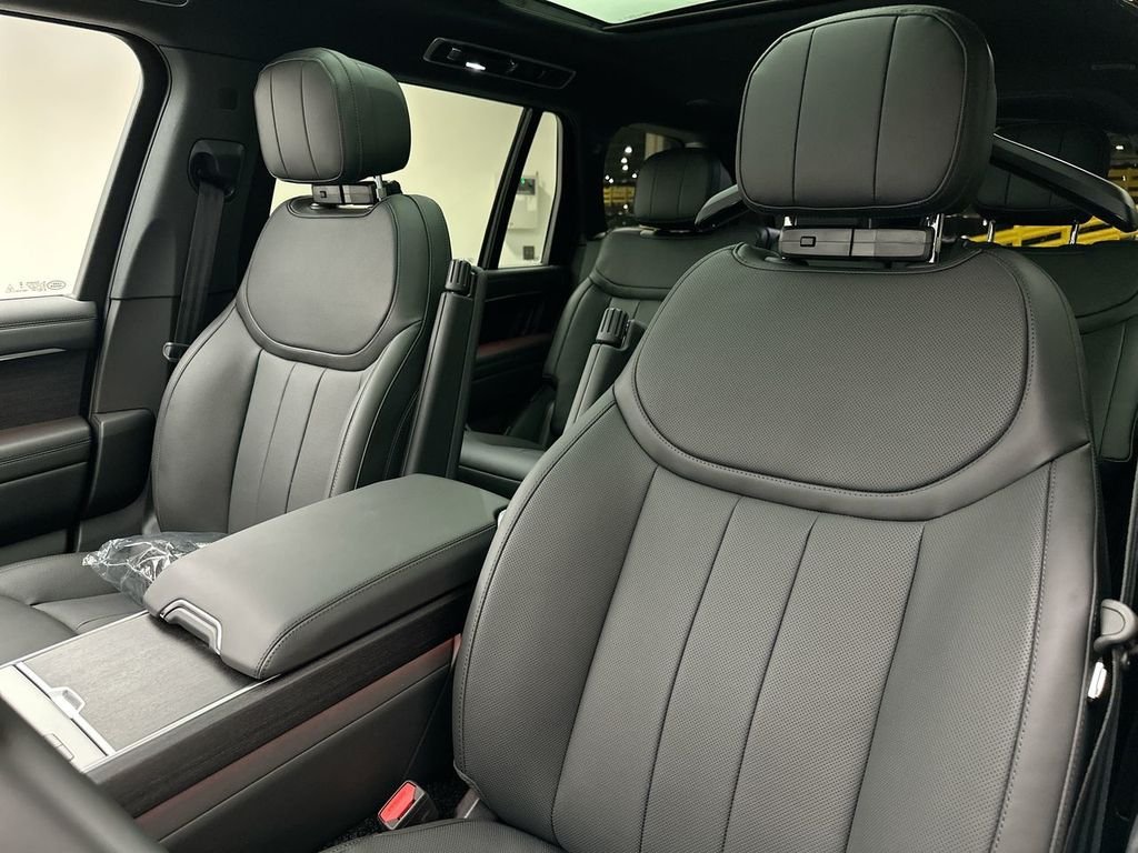 New 2026 Carpathian Gray Premium Metallic Land Rover SE image 18