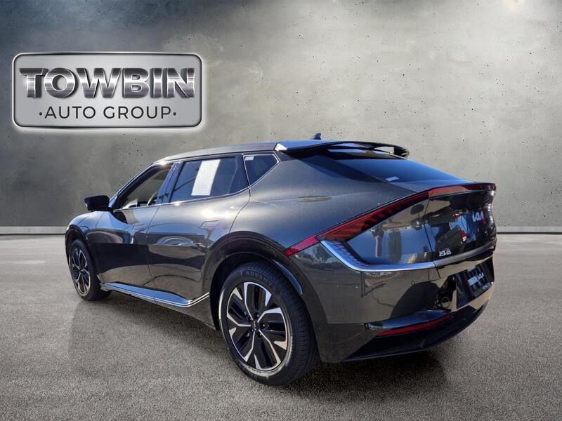 Used 2023 CHARCOAL KIA WIND RWD image 6