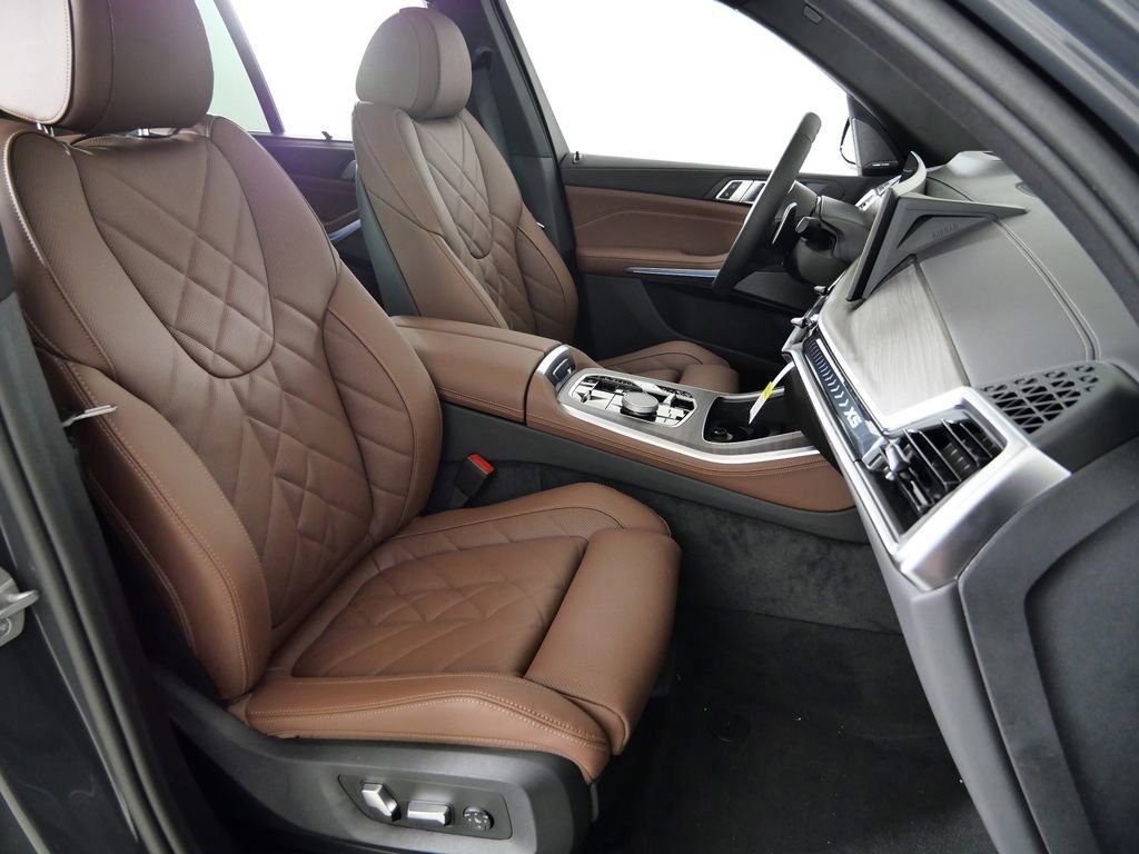 Certified Used 2026 Dravit Grey Metallic BMW xDrive50e image 28