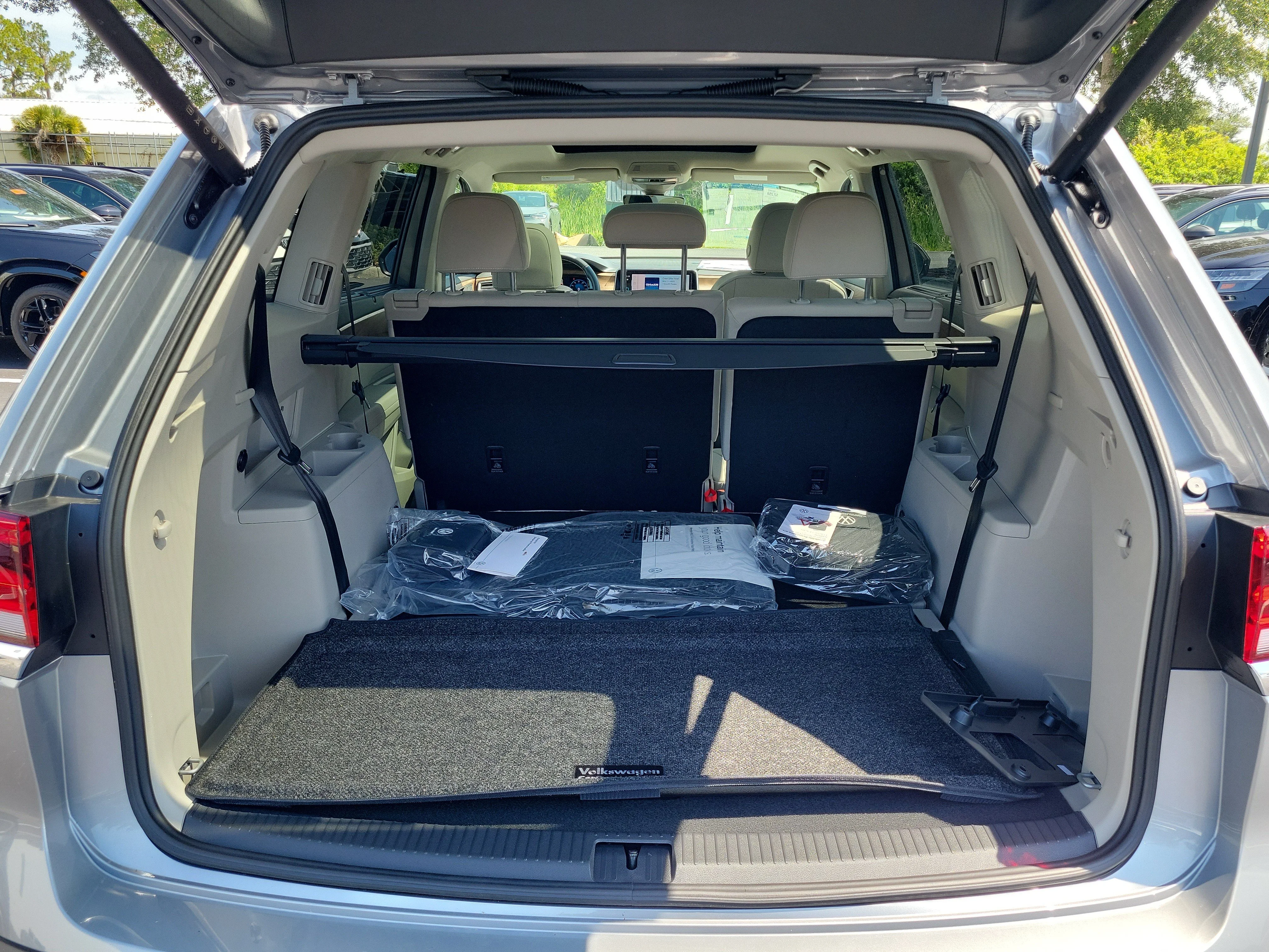 New 2026 Silver Volkswagen SE w/Technology image 11