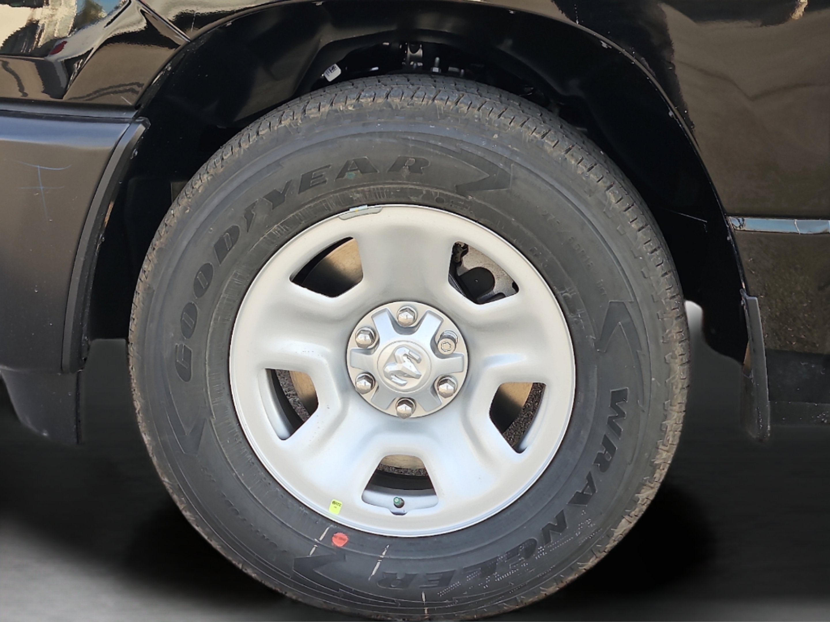 New 2026 Diamond Black Crystal Pearl-Coat Exterior Paint RAM Tradesman image 9
