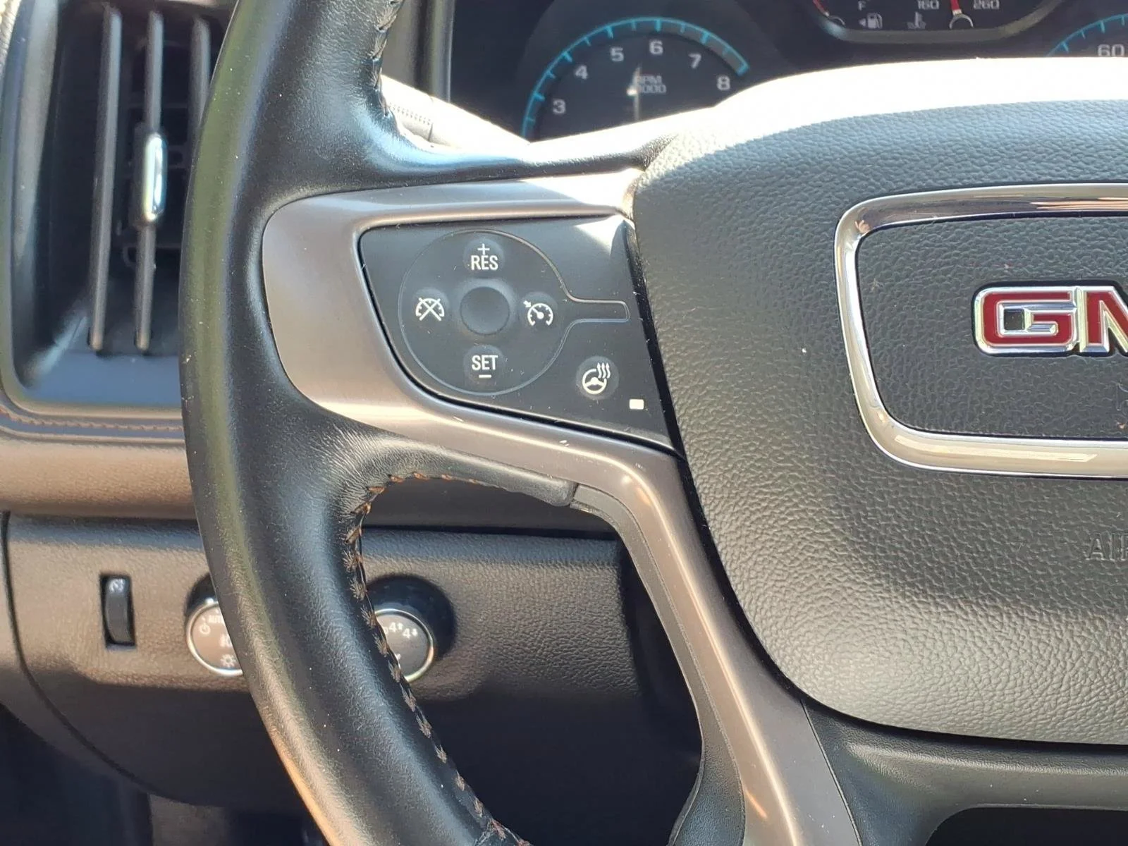 Used 2022 Satin Steel Metallic GMC 4WD AT4 with Leather image 17