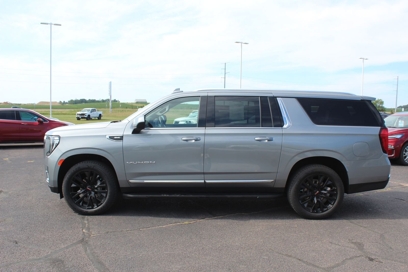 Used 2023 Sterling Metallic GMC SLT image 5