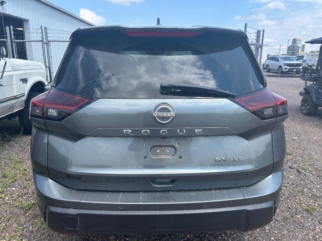 Used 2024 Gun Metallic Nissan SV image 5
